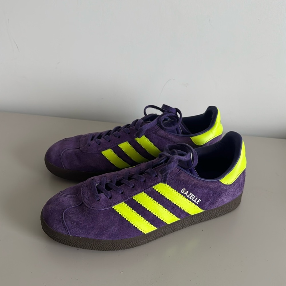 Adidas suede gazelle sneakers W8.5 M7